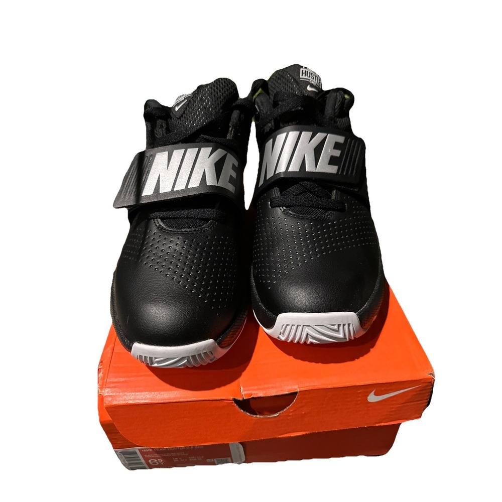 NIB Nike Team Hustle D 8 GS 881941-001 Kids Shoe Size 6.5Y Black Metallic Silver